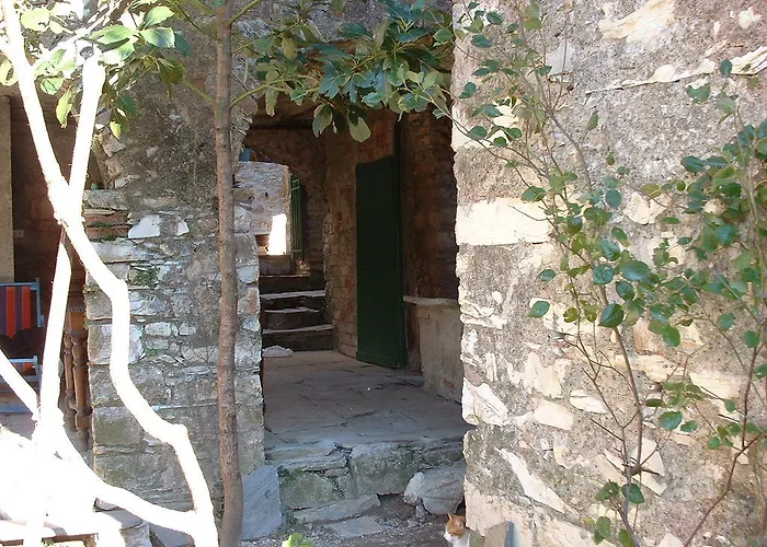 Medieval Village Bed & Breakfast Ne