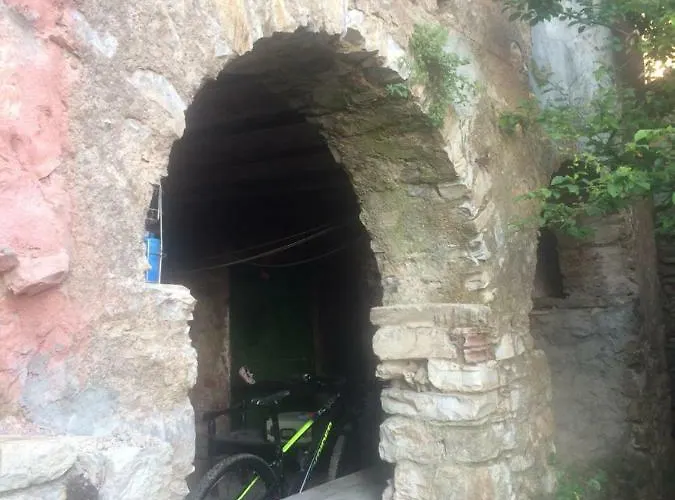 Medieval Village Bed & Breakfast Ne