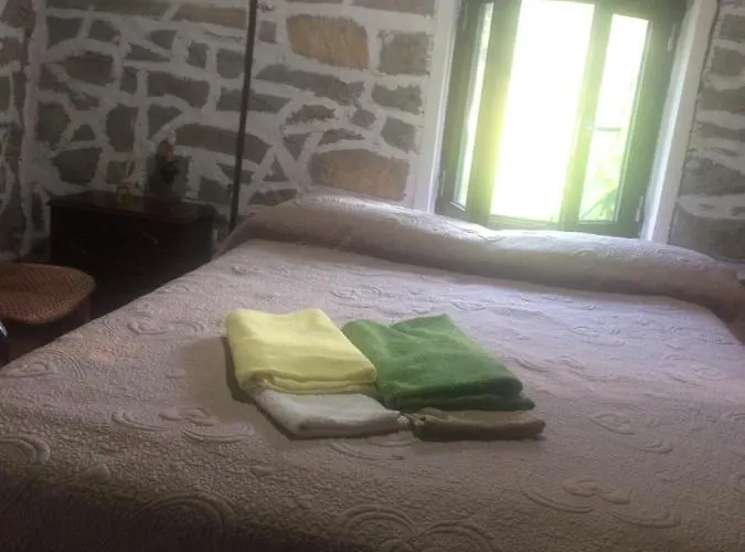 Medieval Village Bed & Breakfast Ne